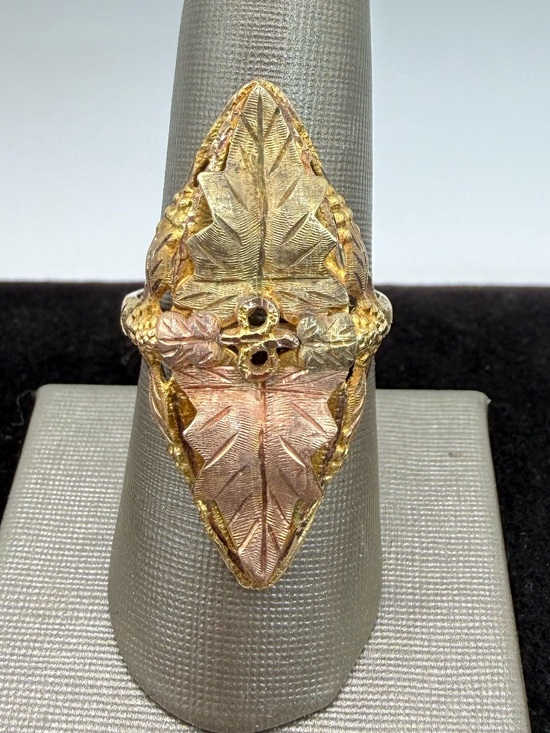Black Hills Gold Jewelry - Vintage Black Hills Gold 10K Tri Color Grapes & Leaves Ring Sz 6.75